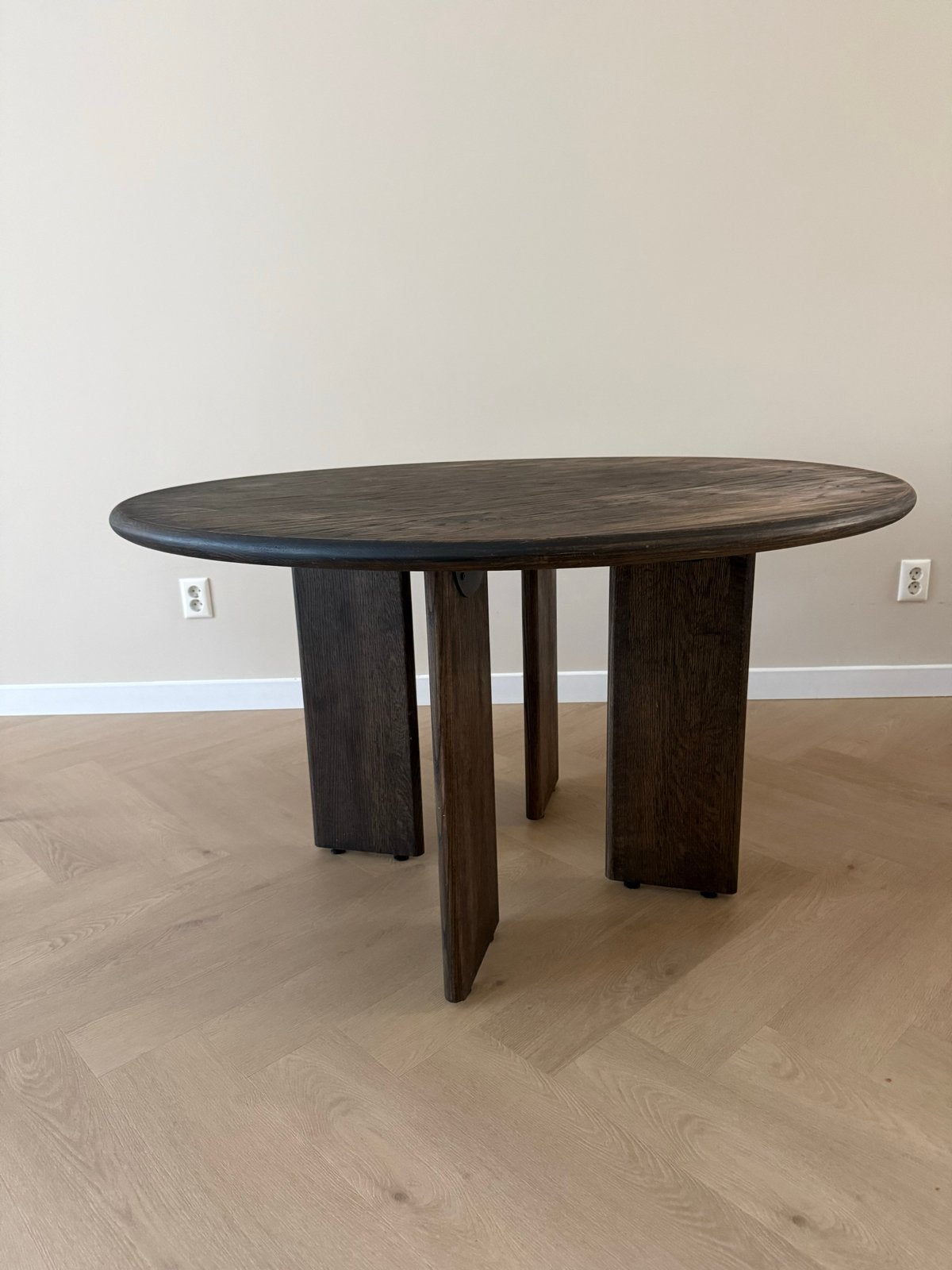 Eetkamertafel Calm | Rond 130cm | Geolied Walnoot Eikenhout, Ophalen, 100 tot 150 cm, Nieuw, Vier personen