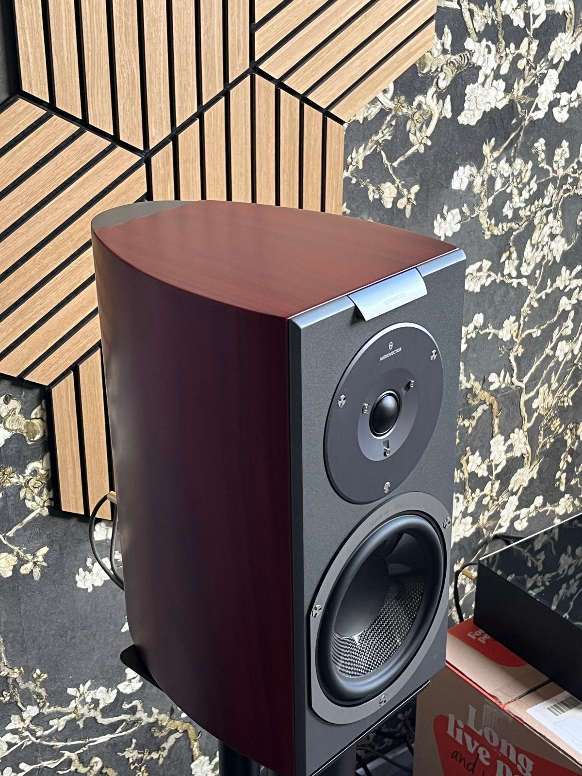 Audiovector R1 Signature African Rosewood incl. Norstone sta, Inclusief standaarden, Zo goed als nieuw, Boekenplank luidspreker