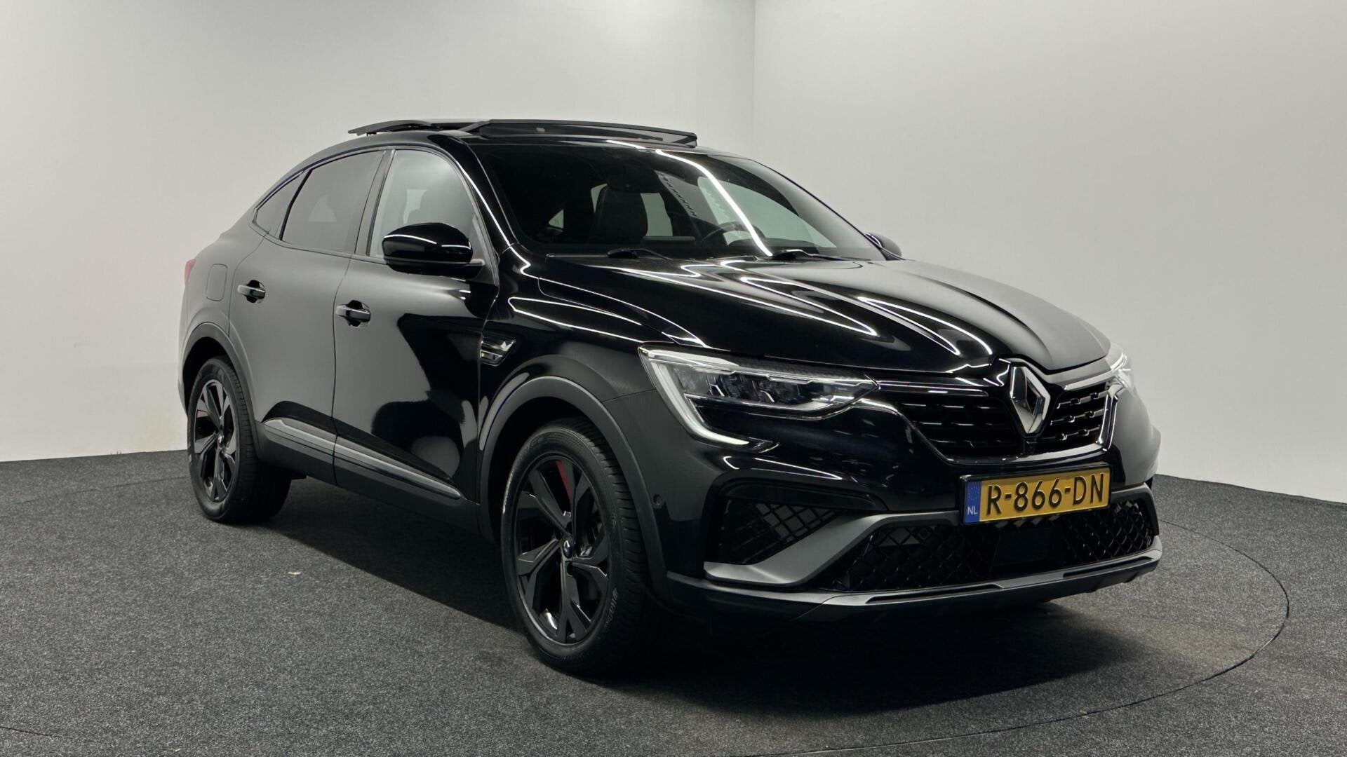 Renault Arkana 1.6 E-Tech Hybrid 145 R.S. Line PANO CARPLAY, Auto's, Arkana, Gebruikt, Met garantie (alle), Zwart