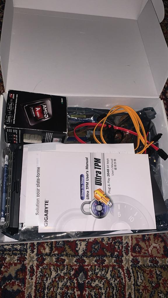 PC onderdelen: Moederbord, AMD CPU, RAM sticks, kabels, Computers en Software, Moederborden, Ophalen of Verzenden, Gebruikt, AMD