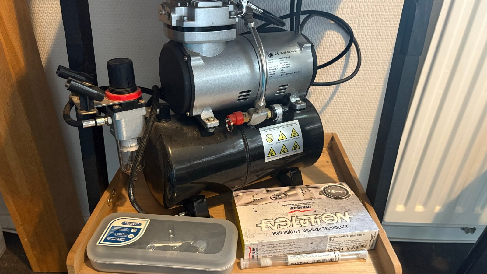 Airbrush set met compressor en accessoires, Ophalen of Verzenden, Zo goed als nieuw, Airbrush en Toebehoren