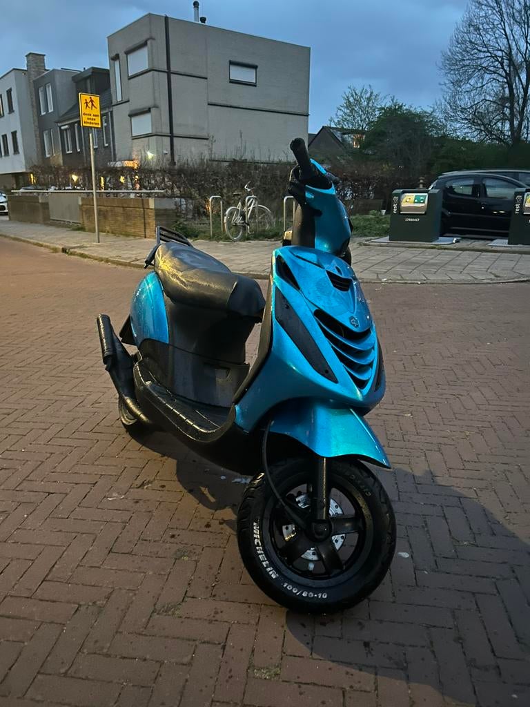 Piaggo zip 70, Fietsen en Brommers, Scooters | Piaggio, Tweetakt, Maximaal 45 km/u, Zip, Nieuw
