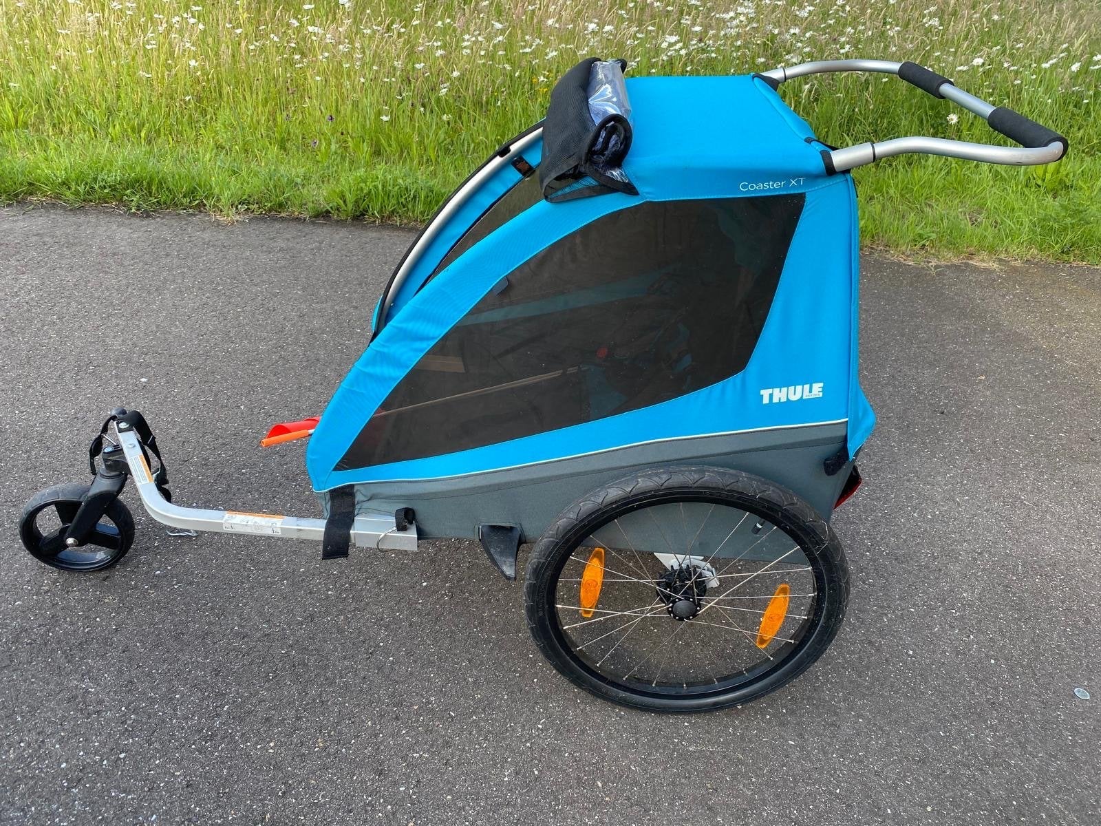 Thule Coaster XT Kinderfietskar met regenhoes en tow bar, Opvouwbaar, Ophalen of Verzenden, Zo goed als nieuw, Kinderkar