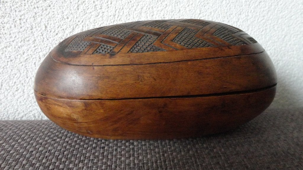 Vorm van een noot doosje doos hout, Antiek en Kunst, Ophalen of Verzenden