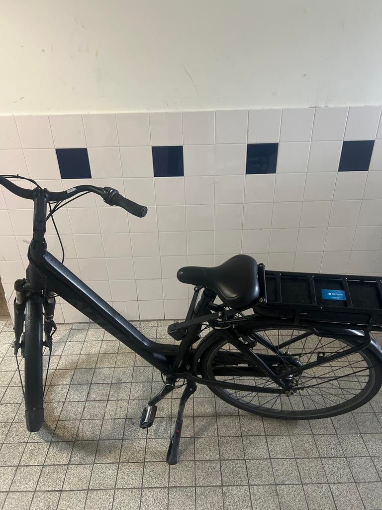 Zwarte elektrische fiets, Fietsen en Brommers, Elektrische fietsen, Zo goed als nieuw, Overige merken, 51 tot 55 cm, 30 tot 50 km per accu