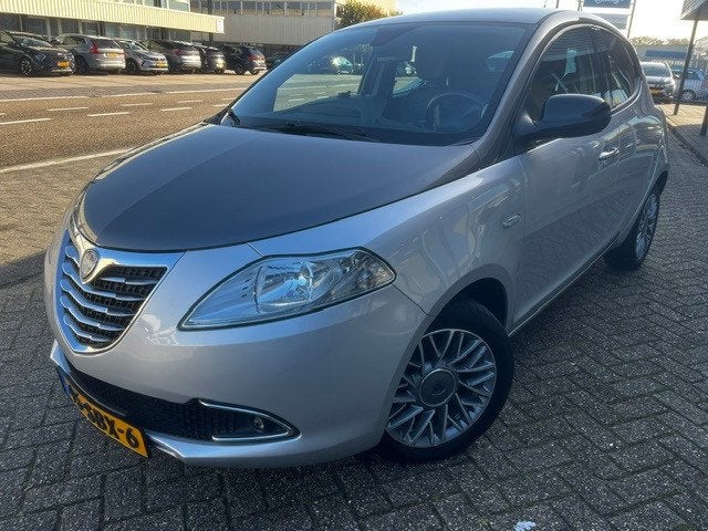 Lancia Ypsilon 0.9 TwinAir Platinum nap, Auto's, Voorwielaandrijving, 86 pk, Gebruikt, Leder en Stof