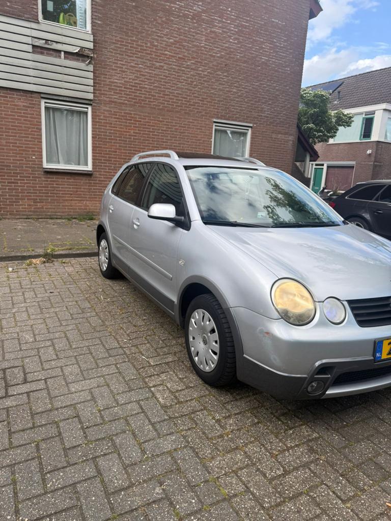 Volkswagen Polo 1.4 FUN 55KW 2004 Grijs, Auto's, Volkswagen, Voorwielaandrijving, 15 km/l, 74 pk, 4 cilinders
