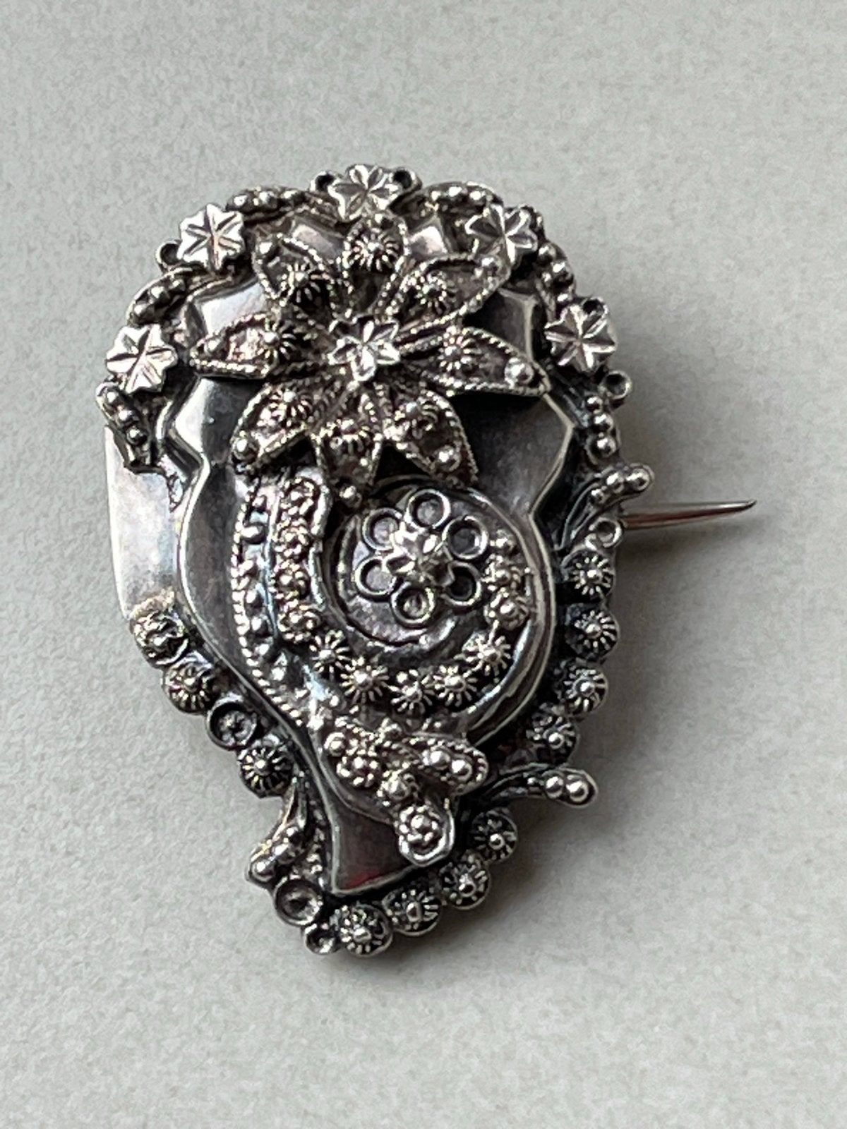 Antieke Zilveren Zeeuwse Broche - Uitstekende Kwaliteit, 4 tot 7 cm, Verzenden, Zo goed als nieuw, Zilver