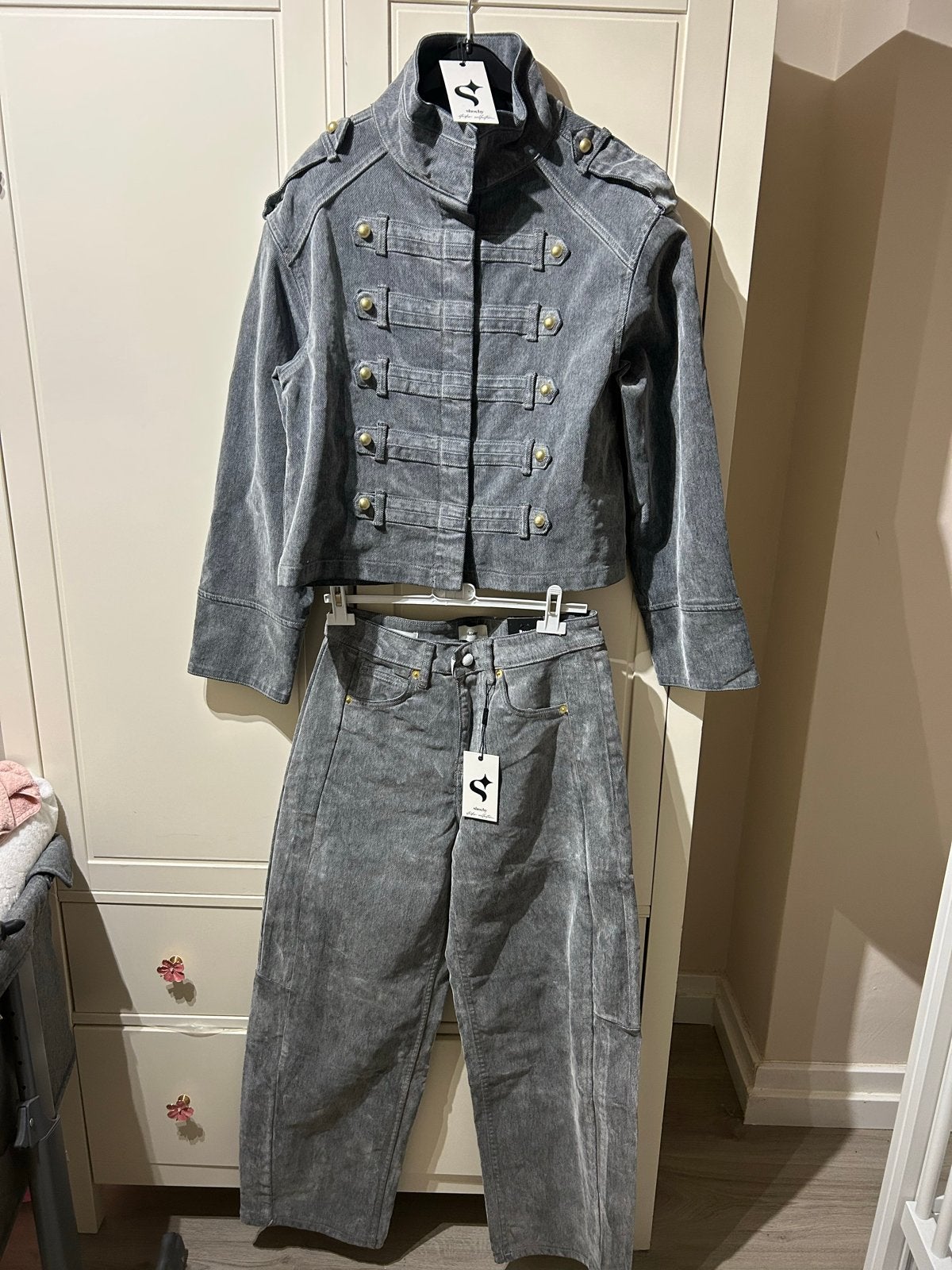 Shoeby Velvet Military Jacket & Denim Broek Set - Grijs, Kort, Nieuw, Ophalen of Verzenden, Maat 34 (XS) of kleiner