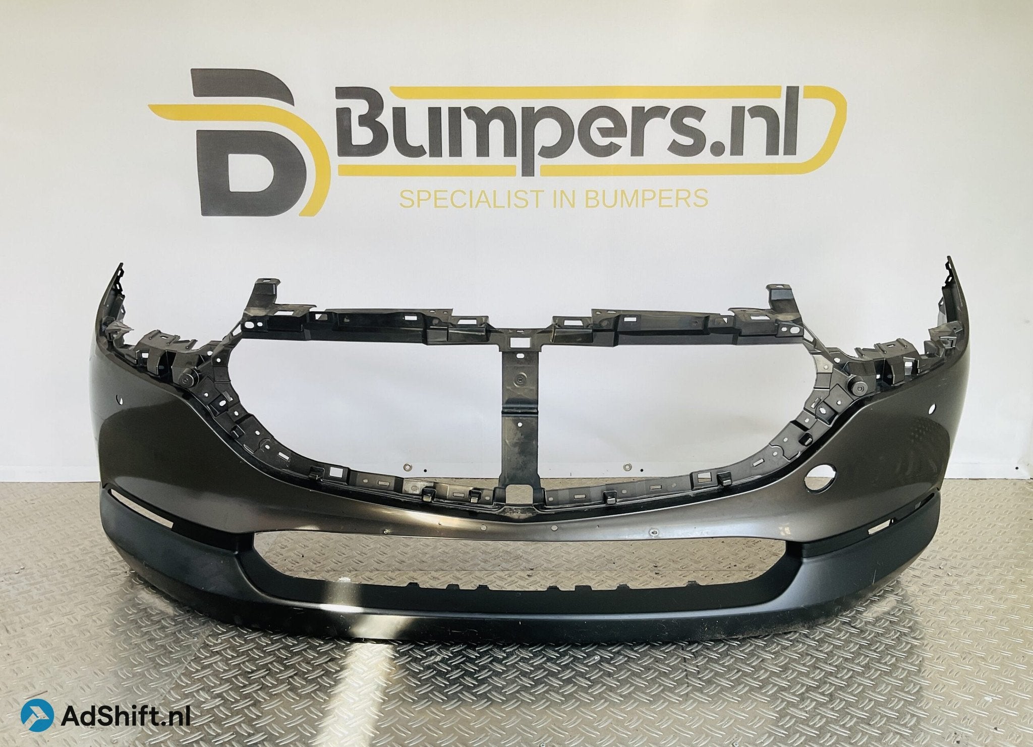 BUMPER Mazda CX30 CX-30 4xpdc DGH950031 VOORBUMPER 2-B10-132, Bumper