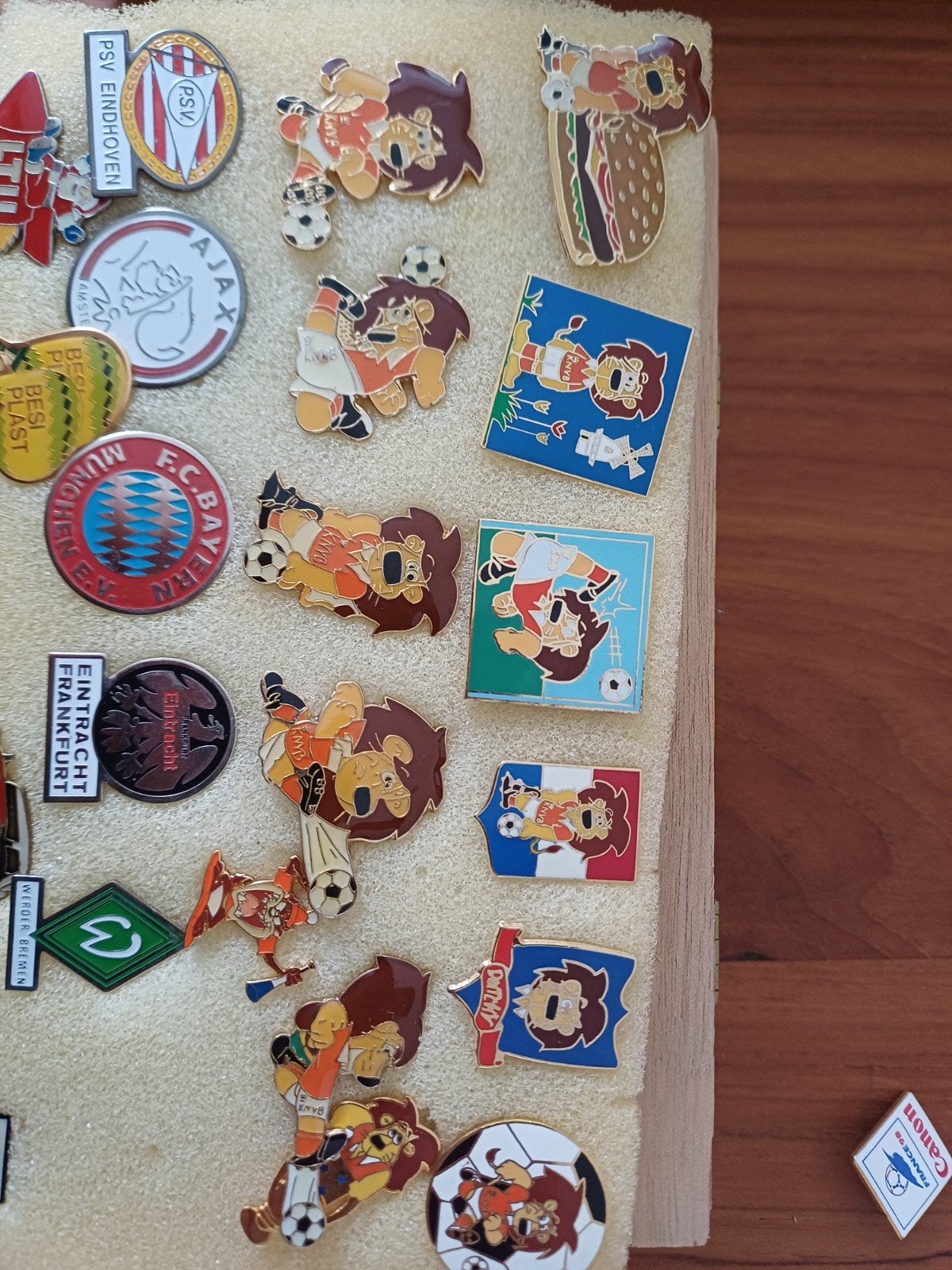 Voetbalpins - Diverse clubs en mascottes, Verzamelen, Sportartikelen en Voetbal, Ophalen of Verzenden