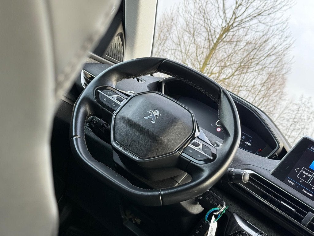 Peugeot 5008 1.2 PureTech Allure 130pk Automaat - Noir Perla, Auto's, Peugeot, Parkeersensor, Gebruikt, Euro 6, 1199 cc