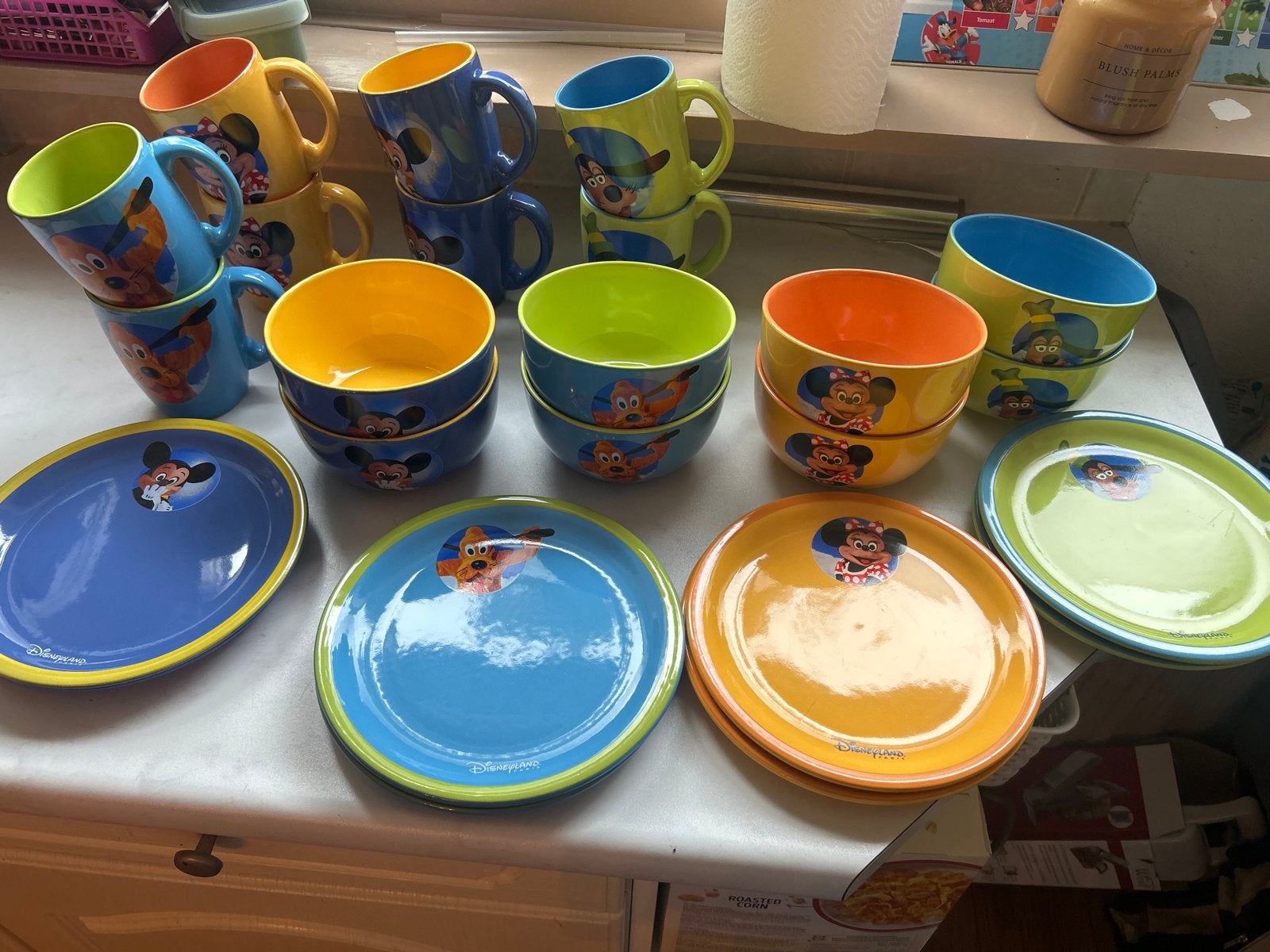 Originele Disney set mokken borden en kommen, Huis en Inrichting, Ophalen, Zo goed als nieuw, Overige merken, Compleet servies