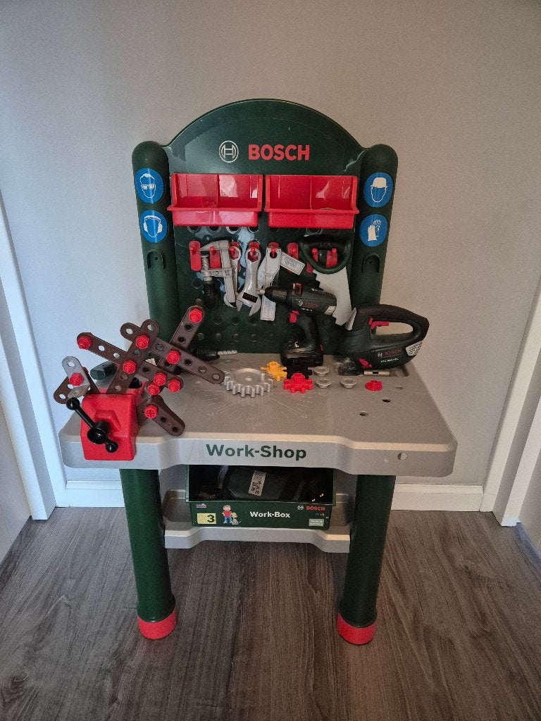 Bosch Werkbank met veel gereedschap en accessoires, Ophalen, Zo goed als nieuw, Bouwen, Met licht