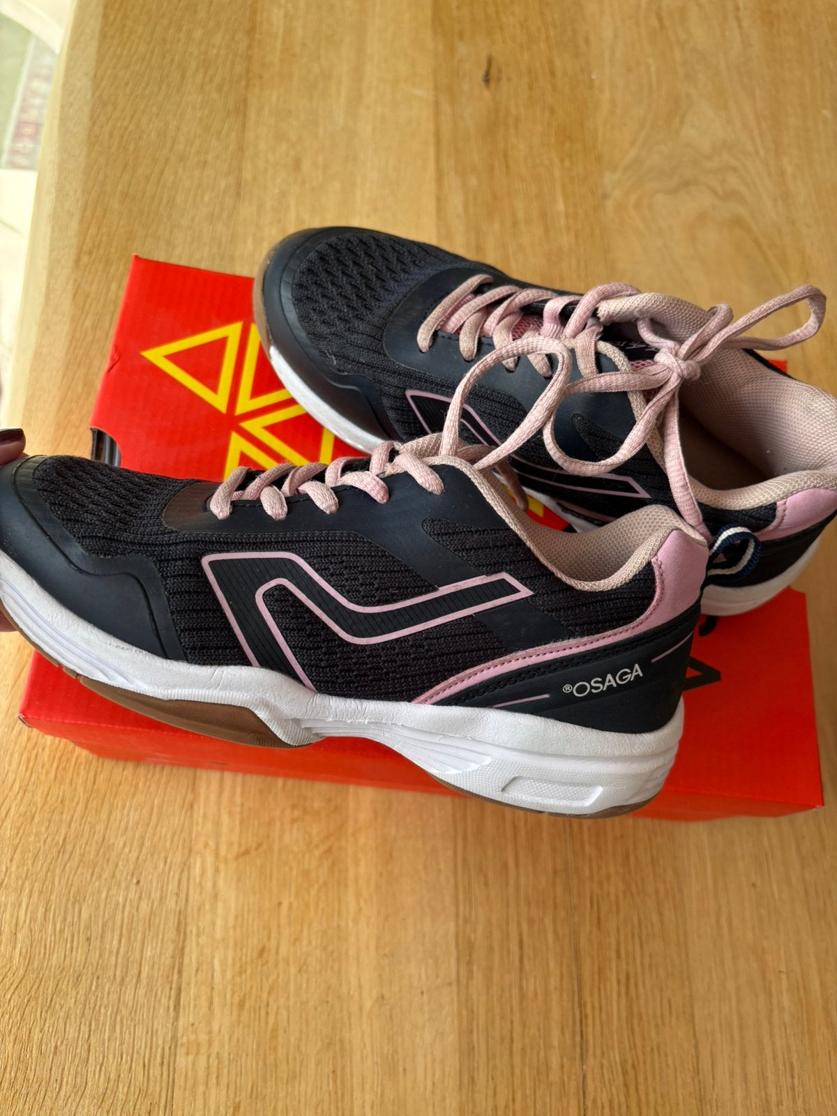 Osaga gymschoenen/hockey zaal, Meisje, Sportschoenen, Ophalen of Verzenden, Zo goed als nieuw