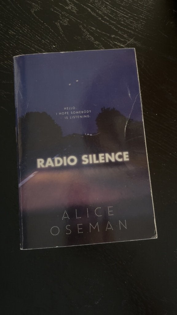 Boek; Radio Silence, Alice Oseman, Amerika, Ophalen, Gelezen