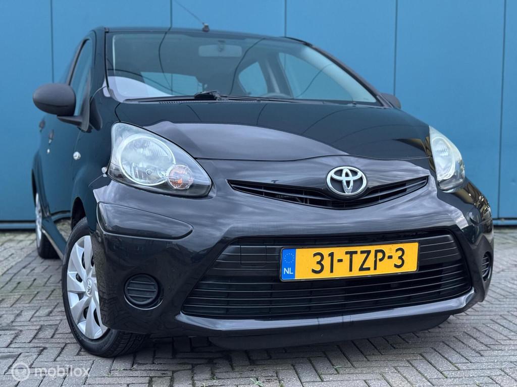Toyota Aygo 1.0 VVT-i Comfort 5Drs Airco Nwe Koppeling, Auto's, Voorwielaandrijving, Euro 5, Gebruikt, 4 stoelen
