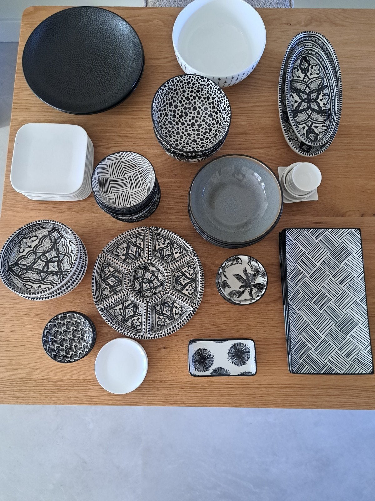 Mooi zwart wit servies, Huis en Inrichting, Ophalen, Gebruikt, Overige stijlen