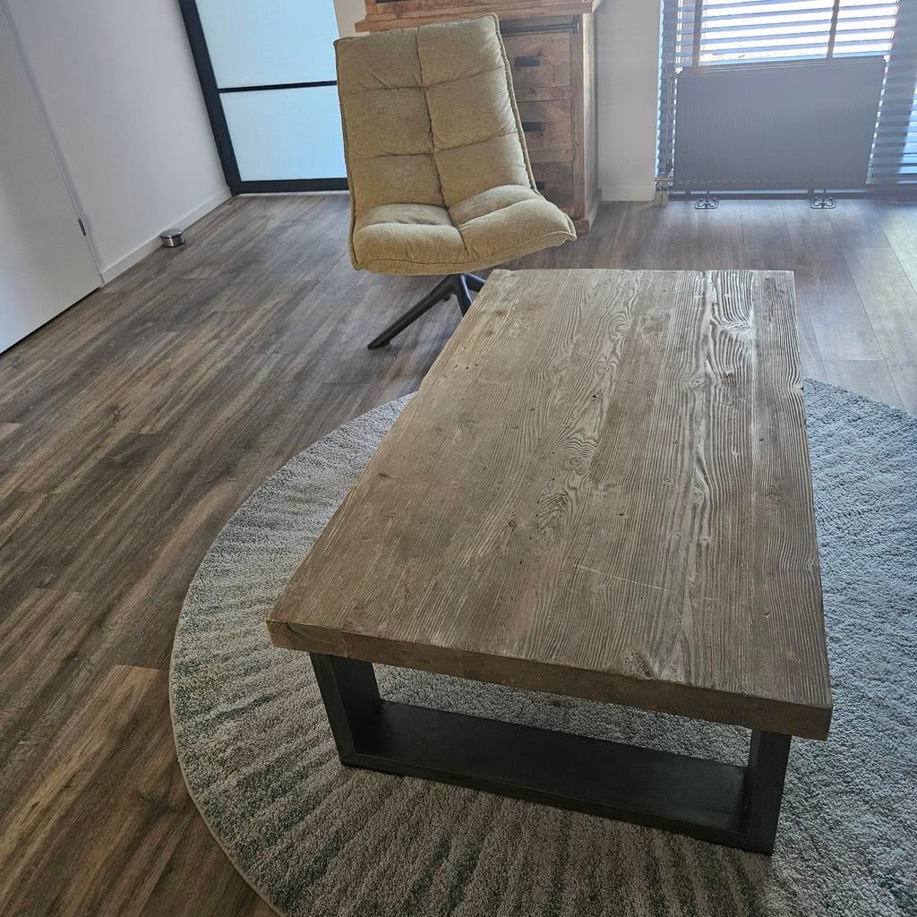 Robuuste Salontafel van Hout en Metaal, 100 tot 150 cm, Industrieel, Modern, 50 tot 100 cm, Zo goed als nieuw