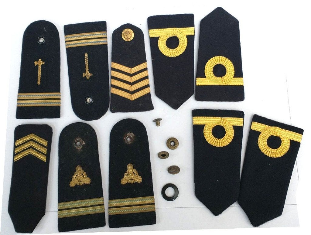 Diverse militaire schouderstukken en insignes, Ophalen of Verzenden, Overige soorten, Nederland, Embleem of Badge