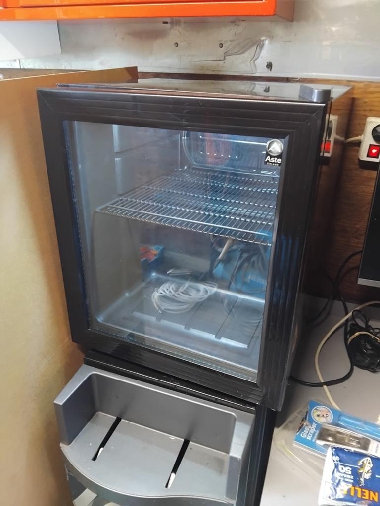 Koelkast voor frisdrank met verlichting - Aste Finland, Witgoed en Apparatuur, Koelkasten en IJskasten, Ophalen of Verzenden, Minder dan 75 liter