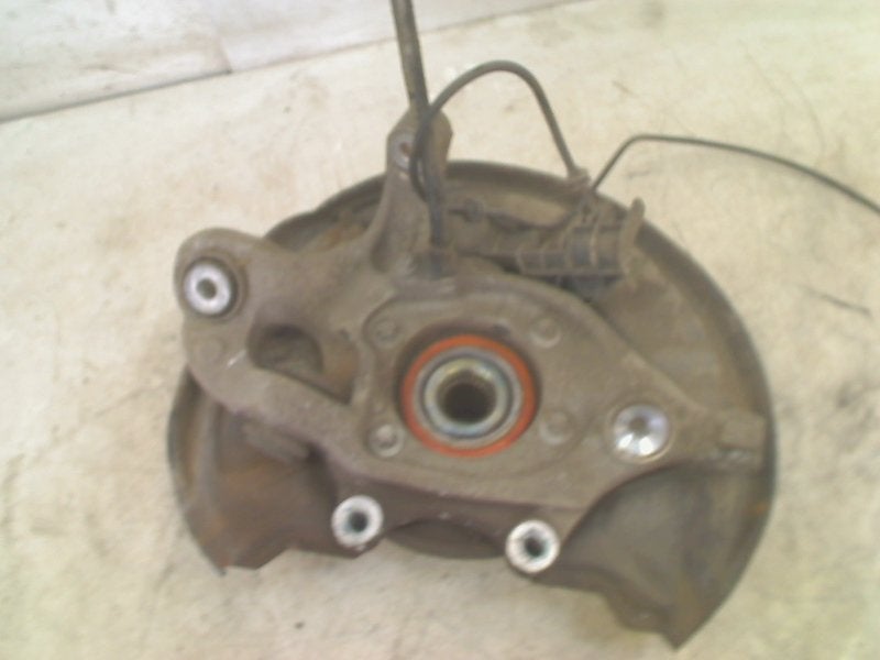 Fusee Rechts Achter Mercedes-Benz C (W204) (2008-12/2014-01), Gebruikt, Mercedes-Benz AG, Mercedes-Benz, Mercedesstraße 120, Stuttgart 70372, , Duitsland