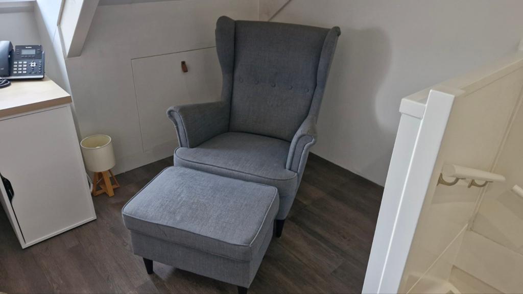 IKEA Strandmon fauteuil en voetenbank Nordvalla donkergrijs, Ophalen, Gebruikt, Modern, Scandinavisch, 75 tot 100 cm