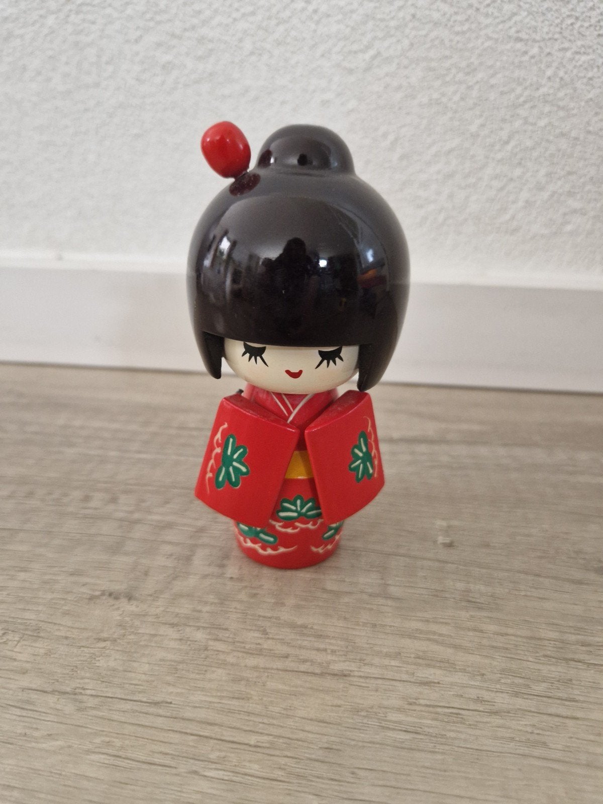 Kokeshi Japanse houten pop rood gelukspoppetje, Ophalen of Verzenden, Huis en Inrichting