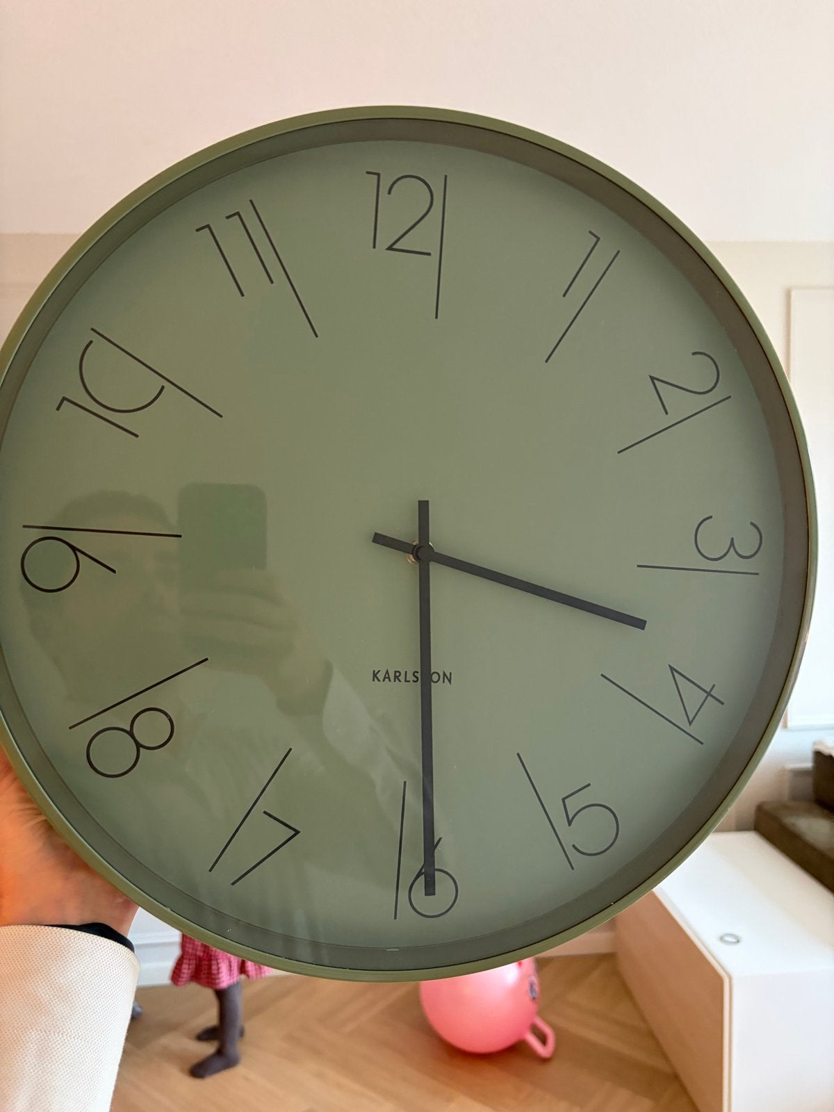 Karlsson wandklok - 40cm diameter, Analoog, Ophalen of Verzenden, Groen, Modern