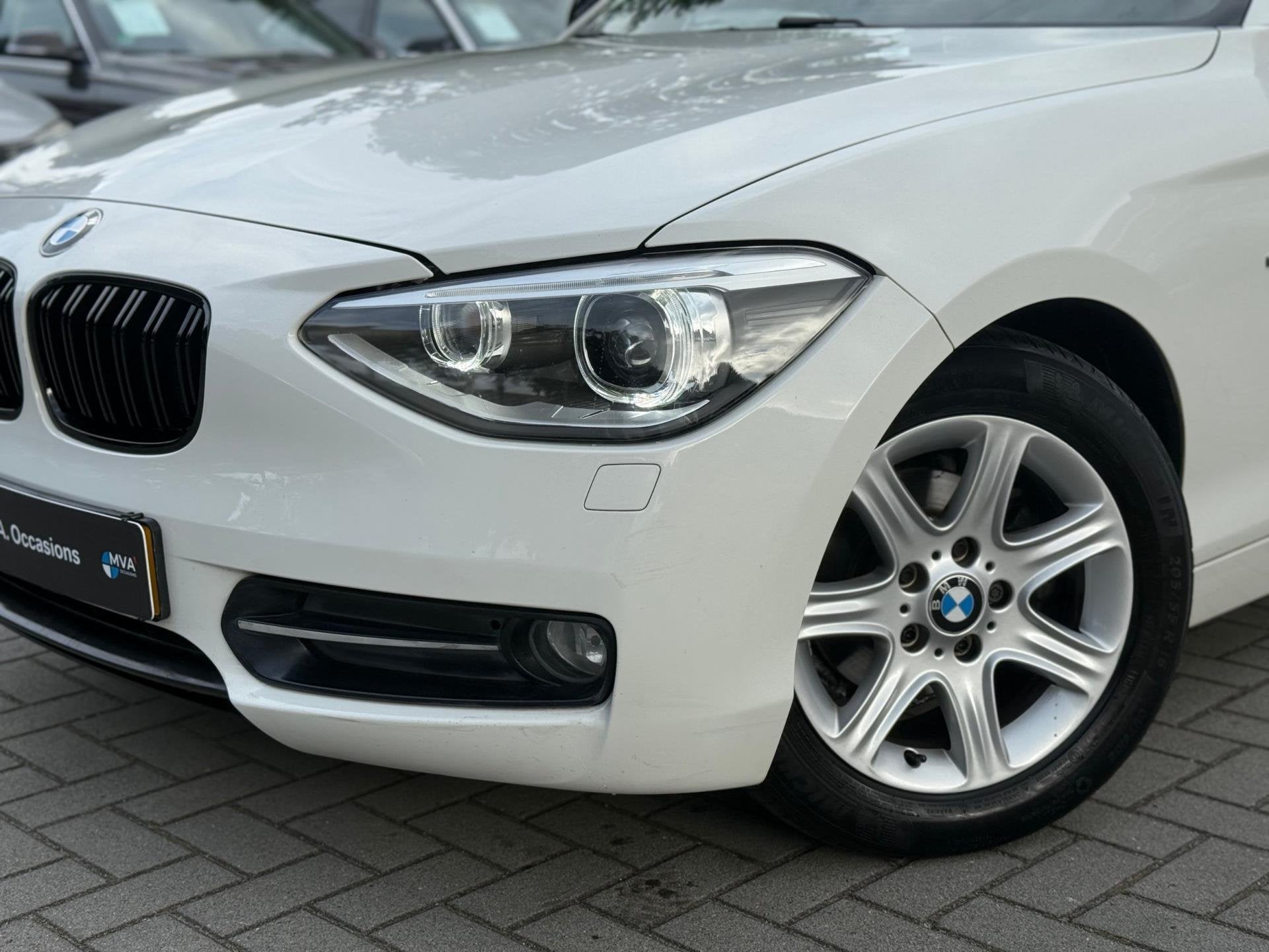 BMW 1-serie 116i High Executive Sport|Nieuwe Ketting + Kleps, Auto's, BMW, 1-Serie, Gebruikt, 4 cilinders, Wit