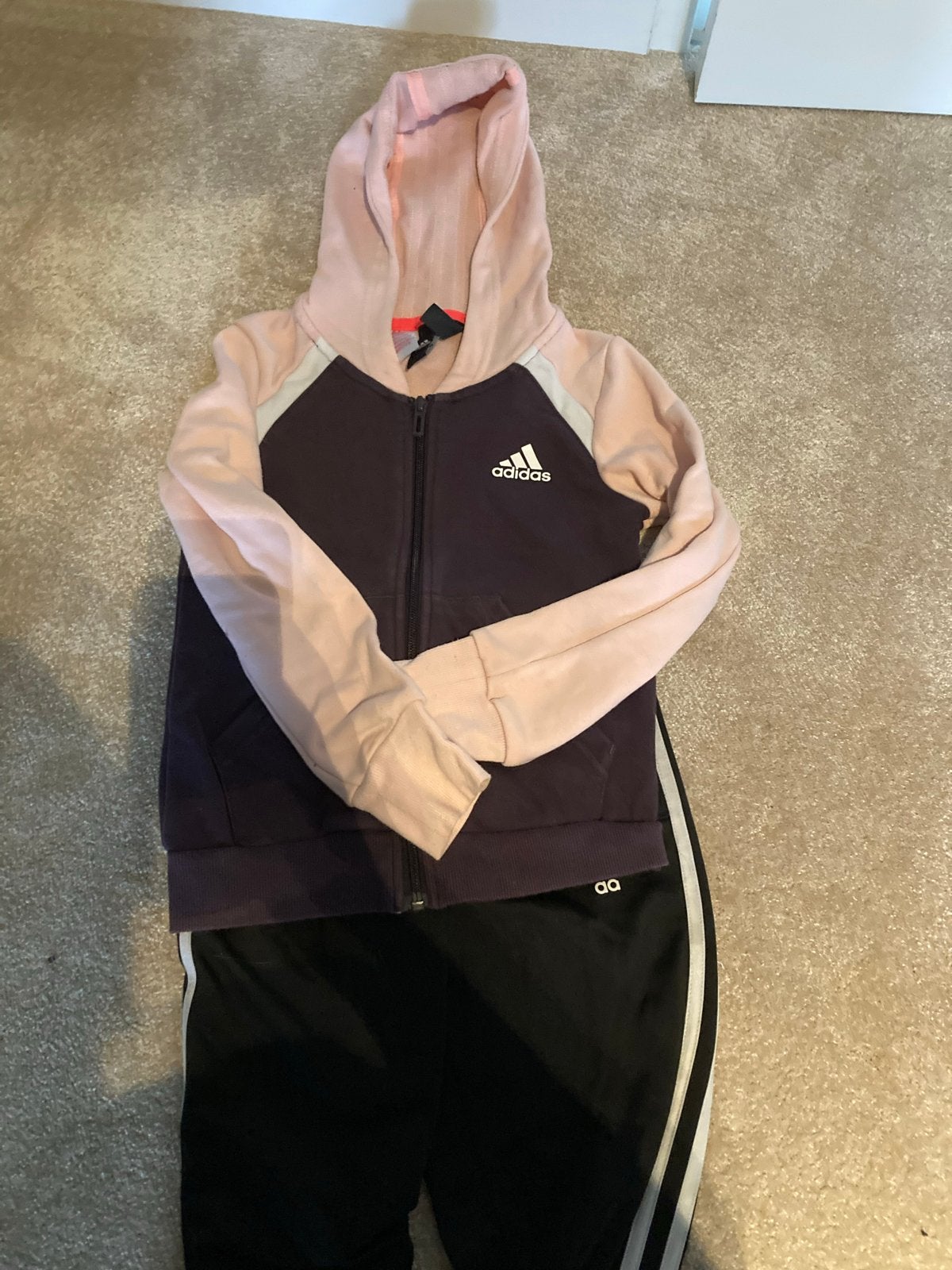 Adidas trainingspak voor meisjes - hoodie en broek, Kinderen en Baby's, Ophalen of Verzenden, Gebruikt, Meisje