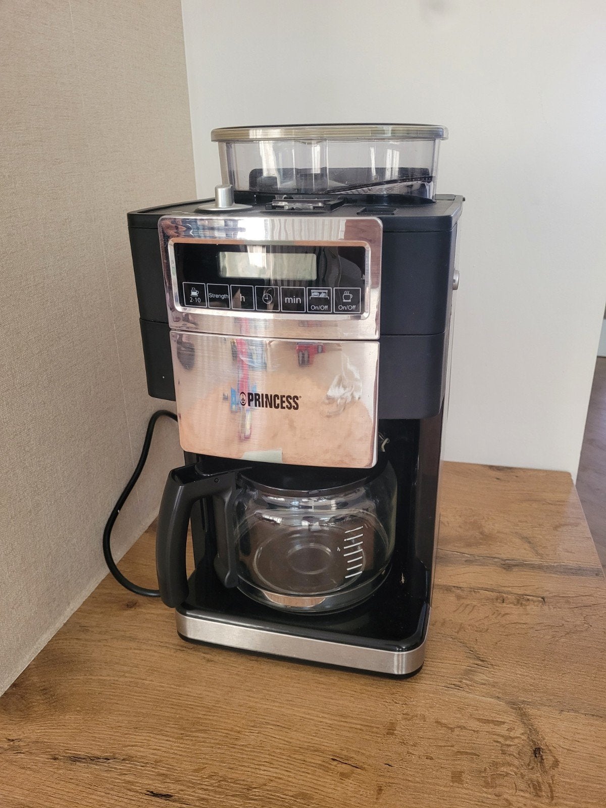 Princess Koffiezetapparaat met ingebouwde bonenmaler, Witgoed en Apparatuur, Gebruikt, 10 kopjes of meer, Koffiemachine, Koffiebonen