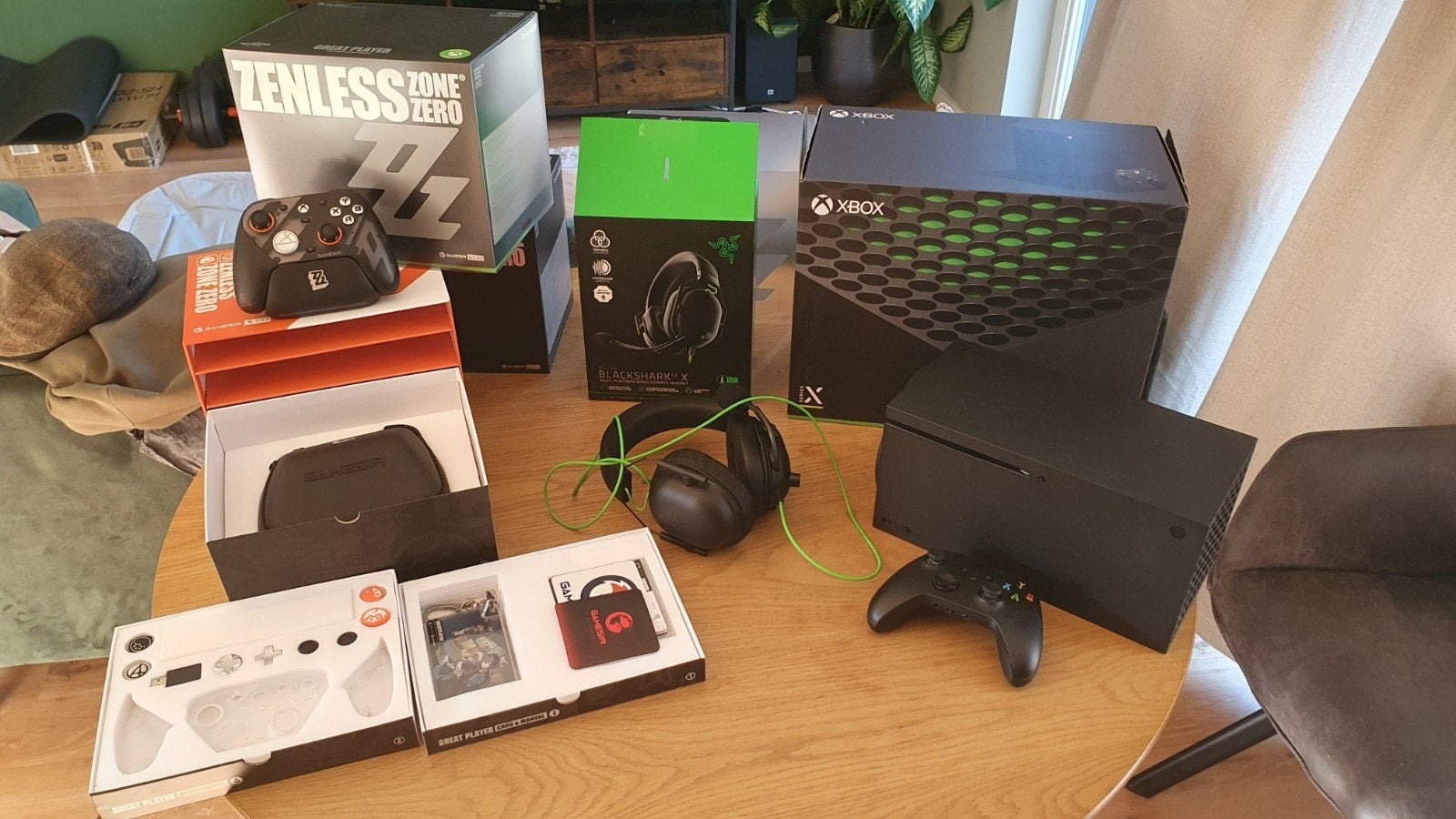 Xbox Series X met 2 Gamesir G7 Pro controllers en Game Pass, Ophalen of Verzenden, Zo goed als nieuw