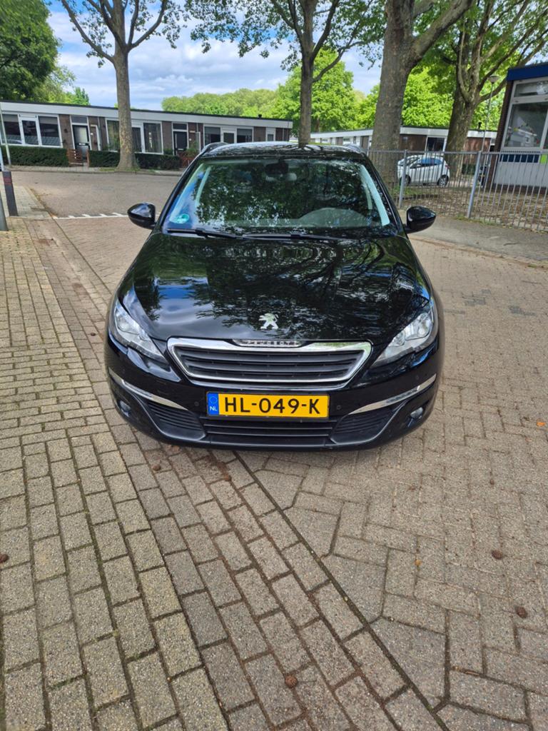Peugeot 308 1.6 E-hdi 88 KW SW 2015 Zwart, Auto's, Voorwielaandrijving, 4 cilinders, Leder en Stof, Zwart