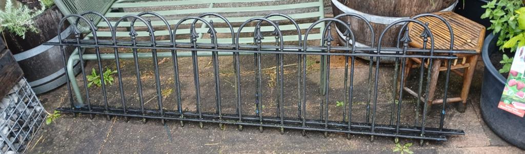 2x ijzeren tuinhek / sierhek zwart, Tuin en Terras, Ophalen, IJzer, Tuinhek