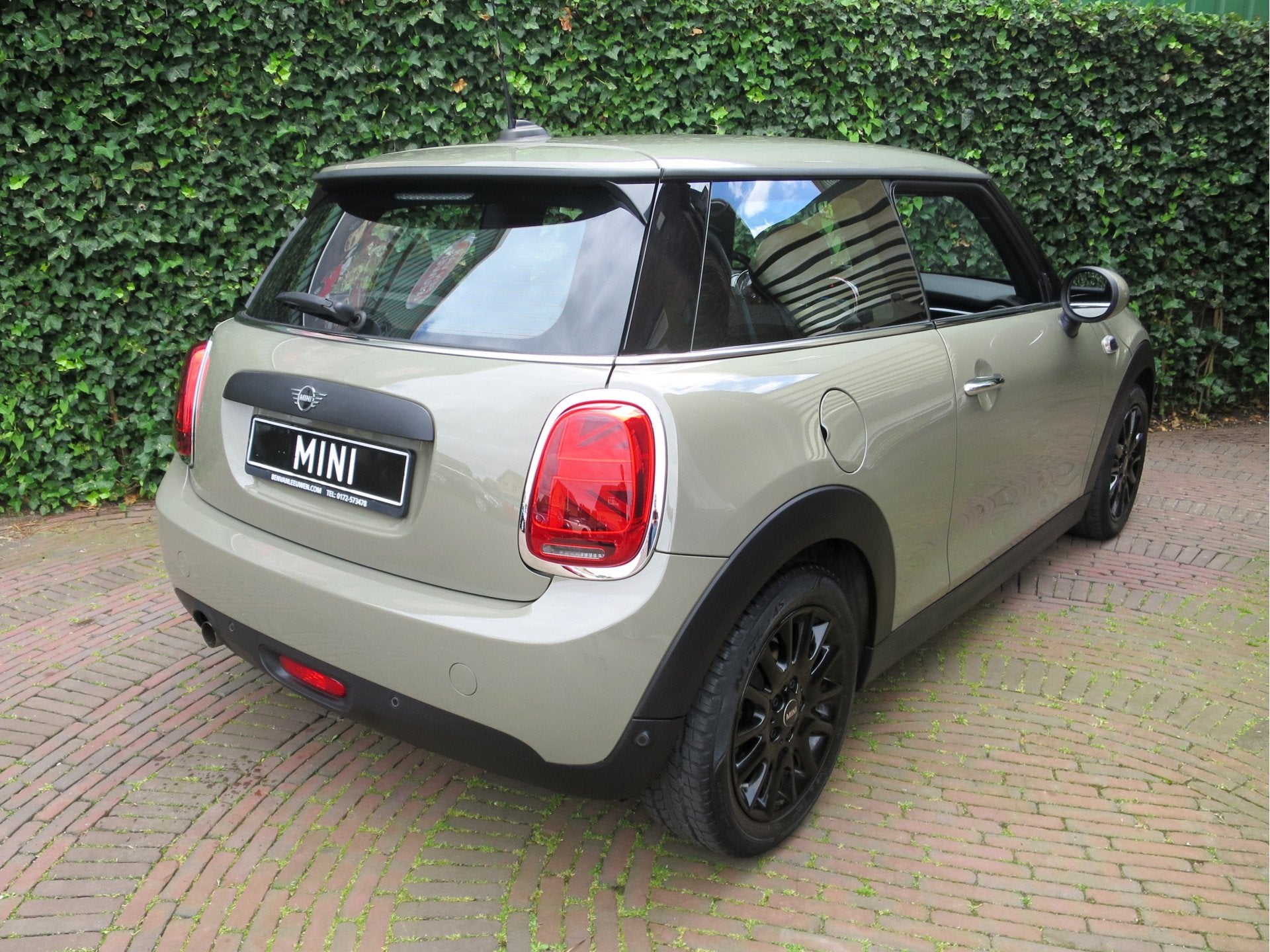 MINI Cooper 1.5 Chili F56 LCI LED, Navi, Apple CarPlay, DAB, 12 maanden, Gebruikt, 4 stoelen, Leder en Stof