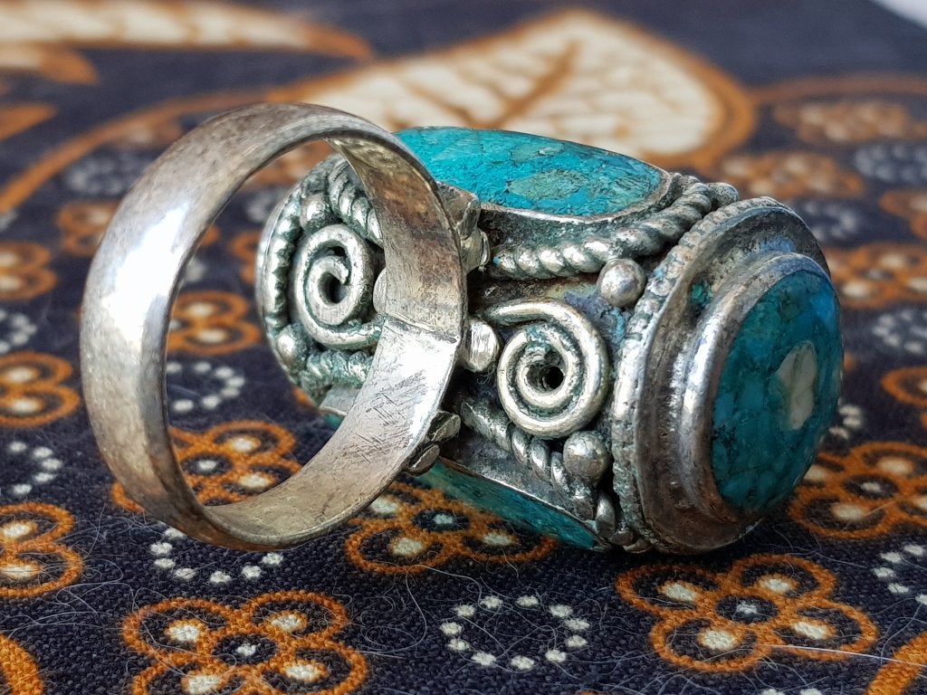 Mooie oude zilverbrons ring uit Nepal met stenen 4 cm., Sieraad, Handgemaakt, Ophalen of Verzenden, Meerkleurig
