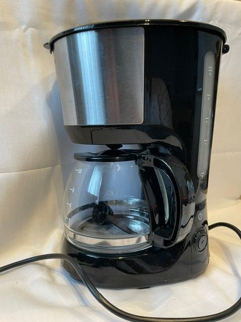 Nr.298: Zeer nette Tomado koffiezetter, koffiemachine, Witgoed en Apparatuur, 10 kopjes of meer, Koffiemachine, Gemalen koffie