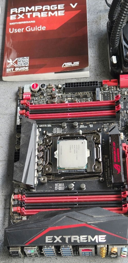 Asus Rampage V met intel i7 5960X, Computers en Software, Moederborden, Gebruikt, DDR3, Ophalen of Verzenden, E-ATX
