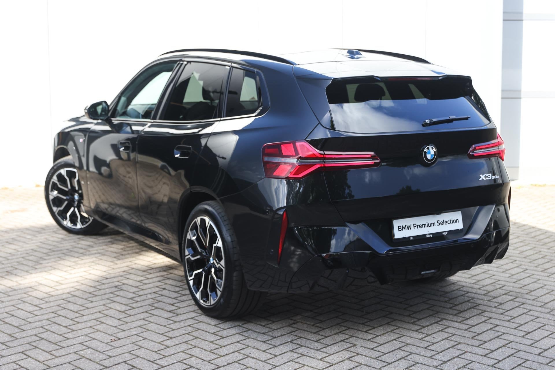 BMW X3 30e xDrive M Sport Automaat / Trekhaak / Panoramadak, Auto's, BMW, Gebruikt, 4 cilinders, Zwart, Bedrijf