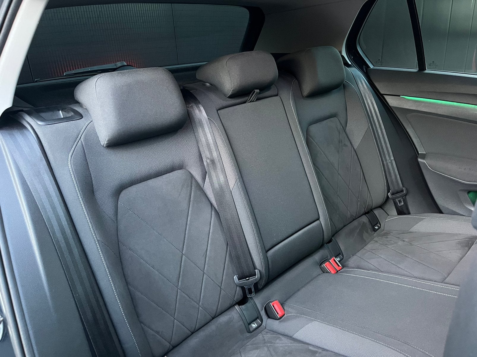 Foto 23 van Volkswagen Golf 1.4 e-Hybrid STYLE MASSAGE MEMORY ACC LED NA