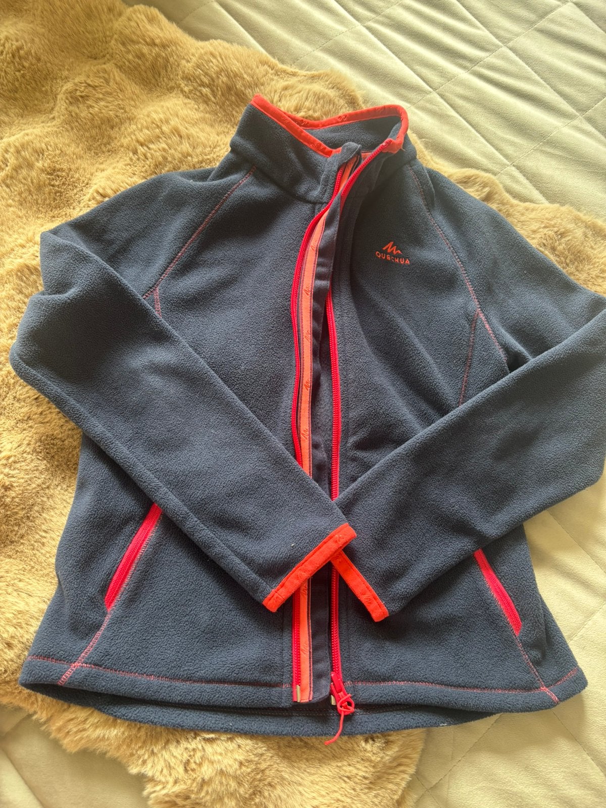 Nieuwstaat fleece vest Quechua maat 140, Ophalen of Verzenden, Zo goed als nieuw, Meisje, Trui of Vest