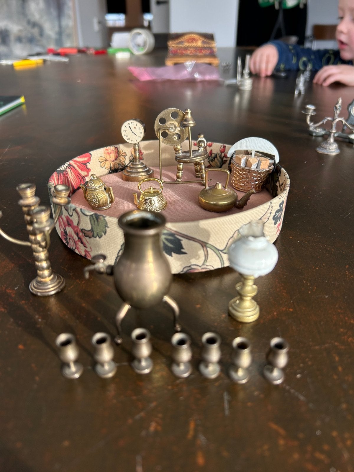Set goudkleurige miniatuurtjes, Verzamelen, Poppenhuizen en Toebehoren, Ophalen of Verzenden, Gebruikt, Poppenhuis