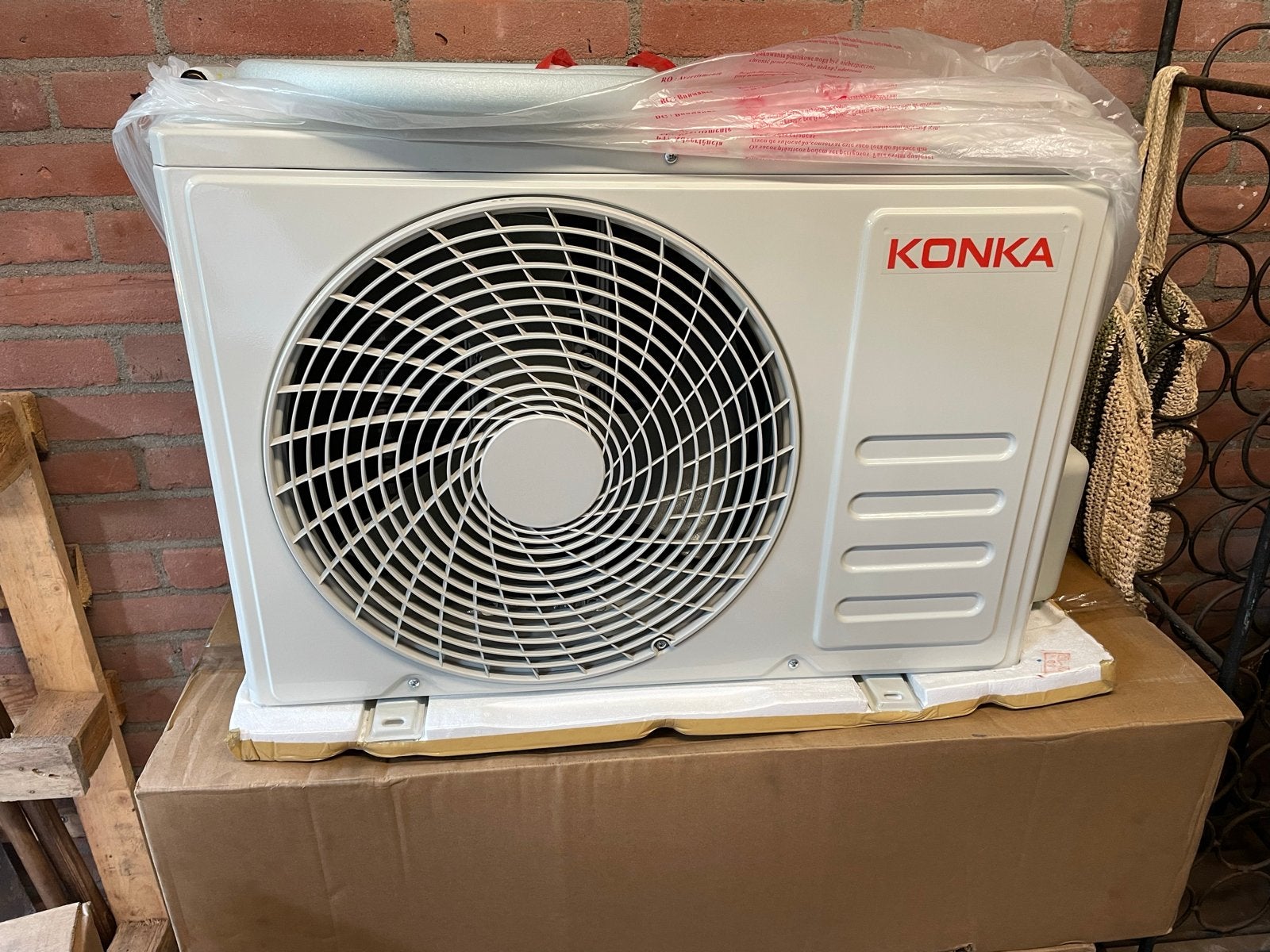 Nieuwe Konka Airco's - 2 binnen, 2 buiten (grote variant), Ophalen, Nieuw, 3 snelheden of meer, 100 m³ of groter