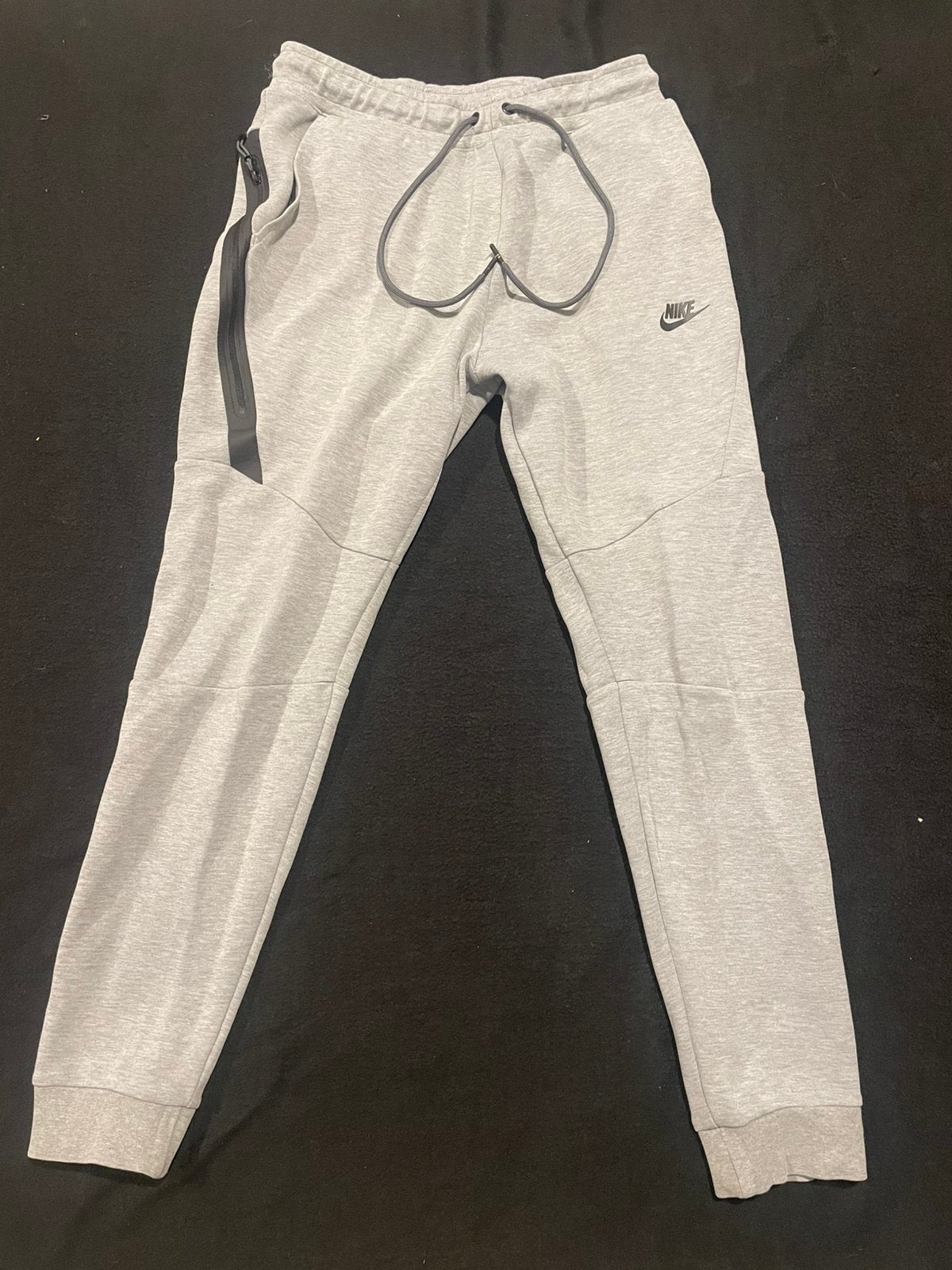 Nike tech broek old season, Maat 48/50 (M), Ophalen of Verzenden, Zo goed als nieuw, Grijs