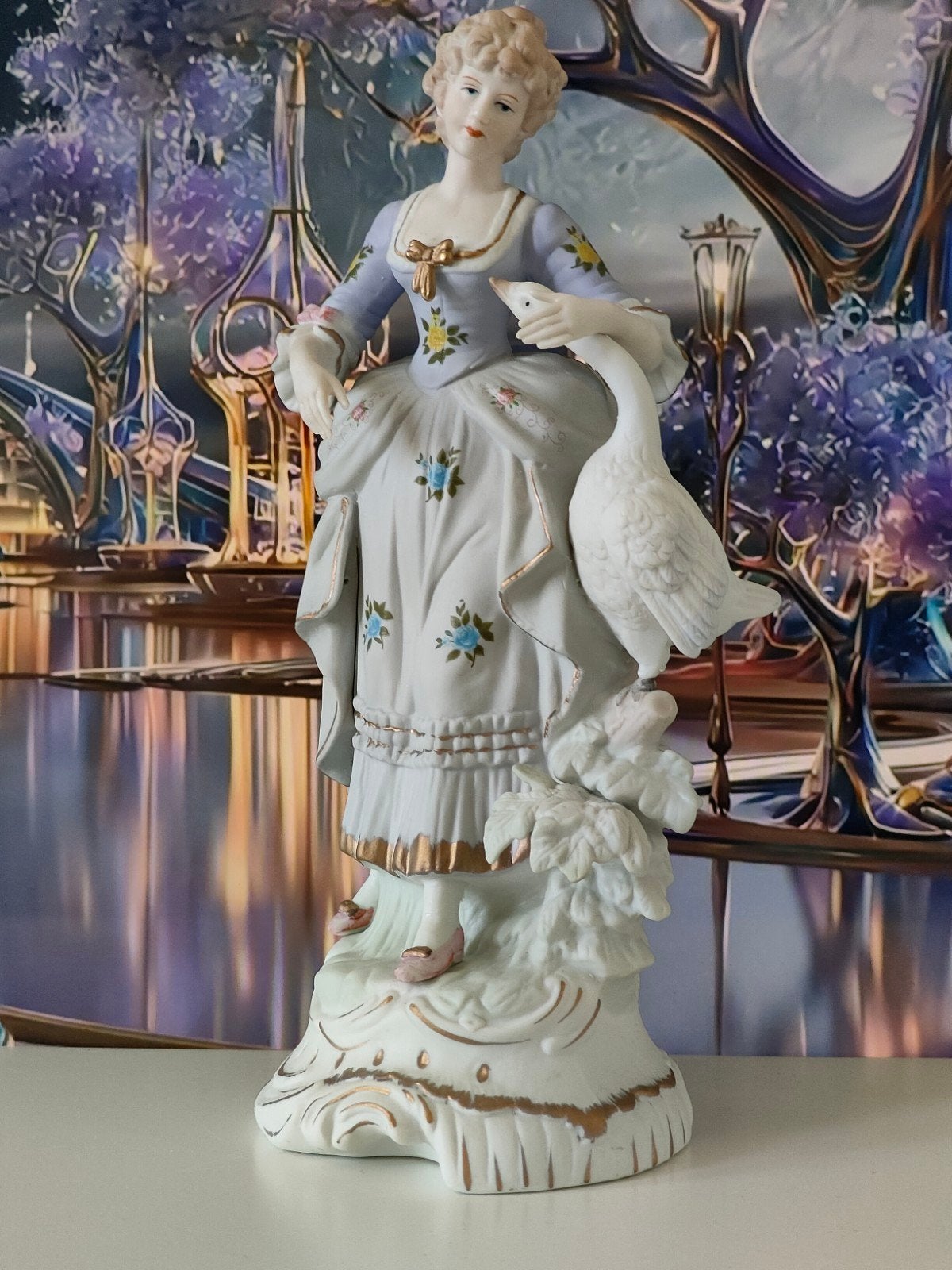 Decoratief beeld van een meisje met een zwaan, Ophalen of Verzenden