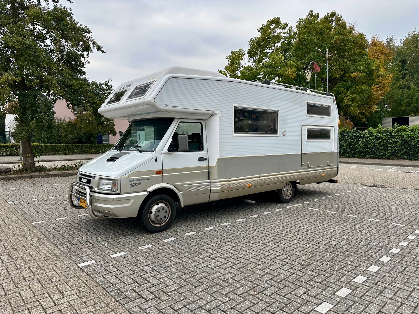 Onze camper zoekt een nieuw avontuur!, Caravans en Kamperen, Campers, Alkoof, Ringverwarming, Reservewiel, Particulier