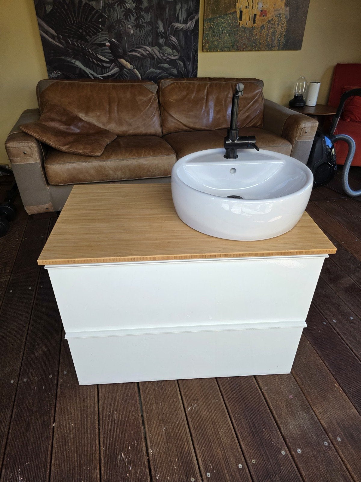 IKEA wit badkamermeubel, bamboe werkblad, waskom en kraan, Huis en Inrichting, Badkamer | Badkamermeubels, Ophalen, 25 tot 50 cm