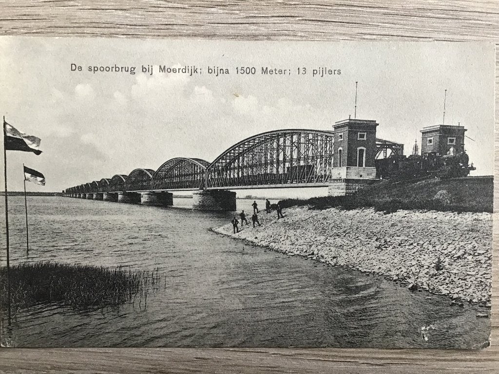 Spoorwegbrug Moerdijk - Oude Ansichtkaart ca 1925-30, Verzamelen, Ansichtkaarten | Nederland, Ophalen of Verzenden, 1920 tot 1940