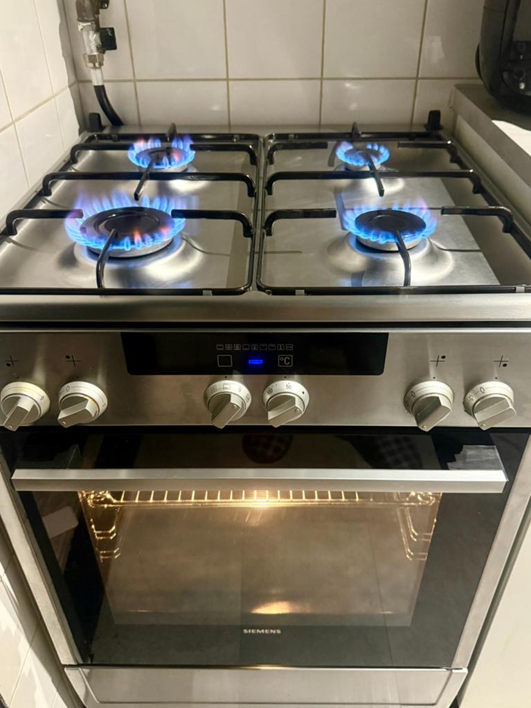 Siemens gas en oven, Witgoed en Apparatuur, Fornuizen, Ophalen, 4 kookzones, Zo goed als nieuw, Gas